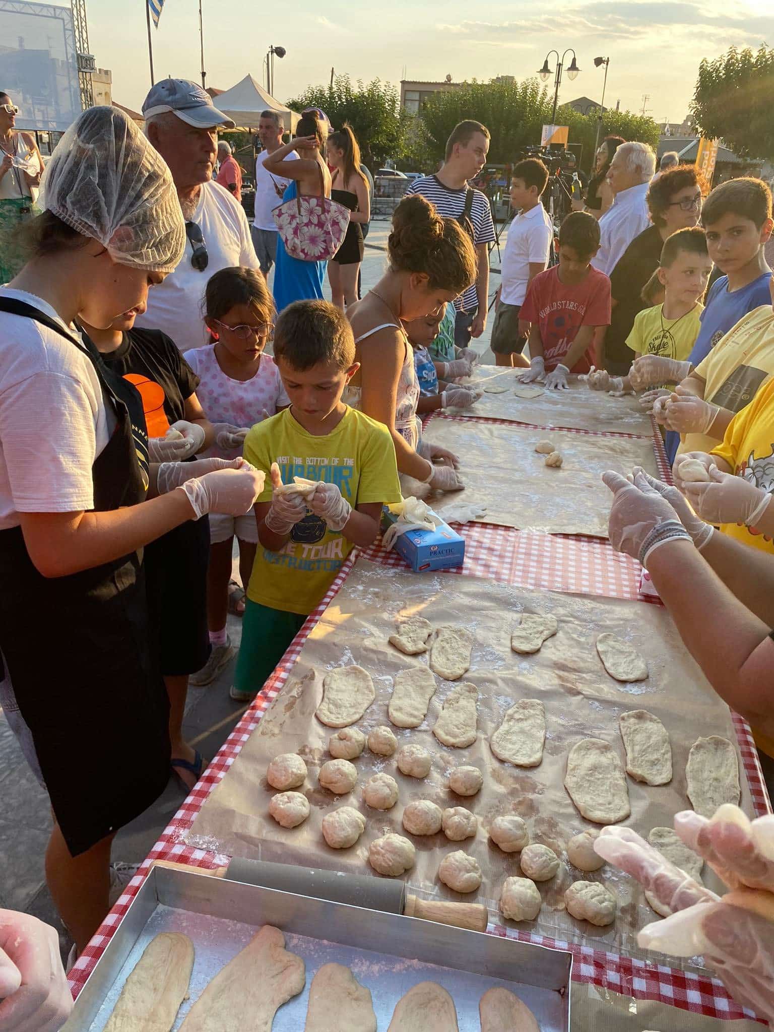 293770473 599995251761303 8840462630552878088 n kids with dough