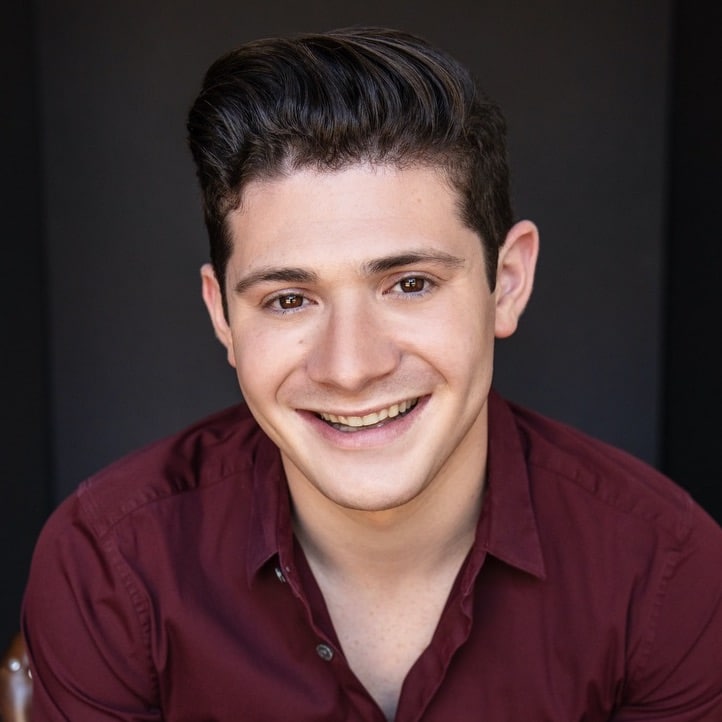 Brennen Bliss Square Red Shirt Sitting be3851c2ceaf86810a21d739277acdc8